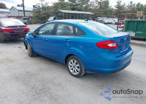 2013 Ford Fiesta Se z USA, uszkodzony, nr VIN 3FADP4BJ6DM184587